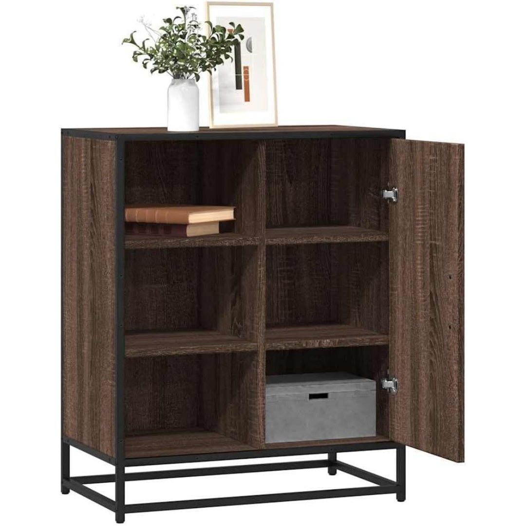 Une touche de caractere, buffet avec portes, aux accents metalliques dans un ton chene et marron