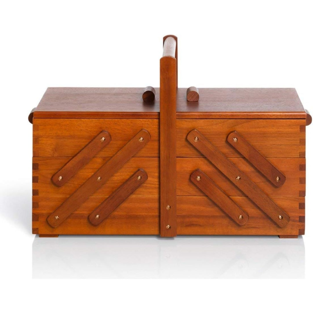 Une touche de caractere, meuble de rangement a l'aspect bois dans un ton marron et bois naturel