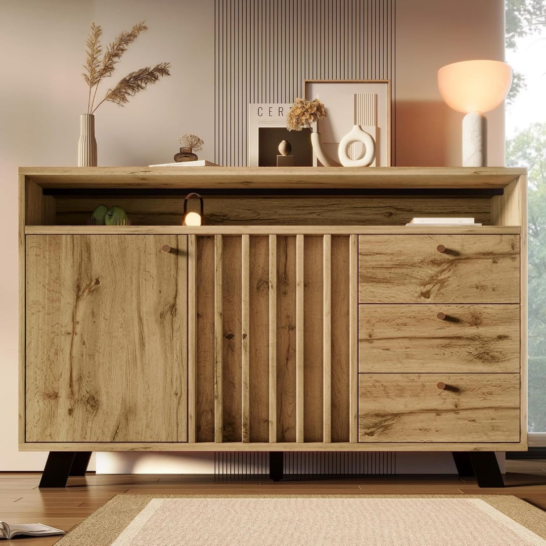 Pour un interieur harmonieux, buffet avec tiroirs, avec portes en finition chene et vert