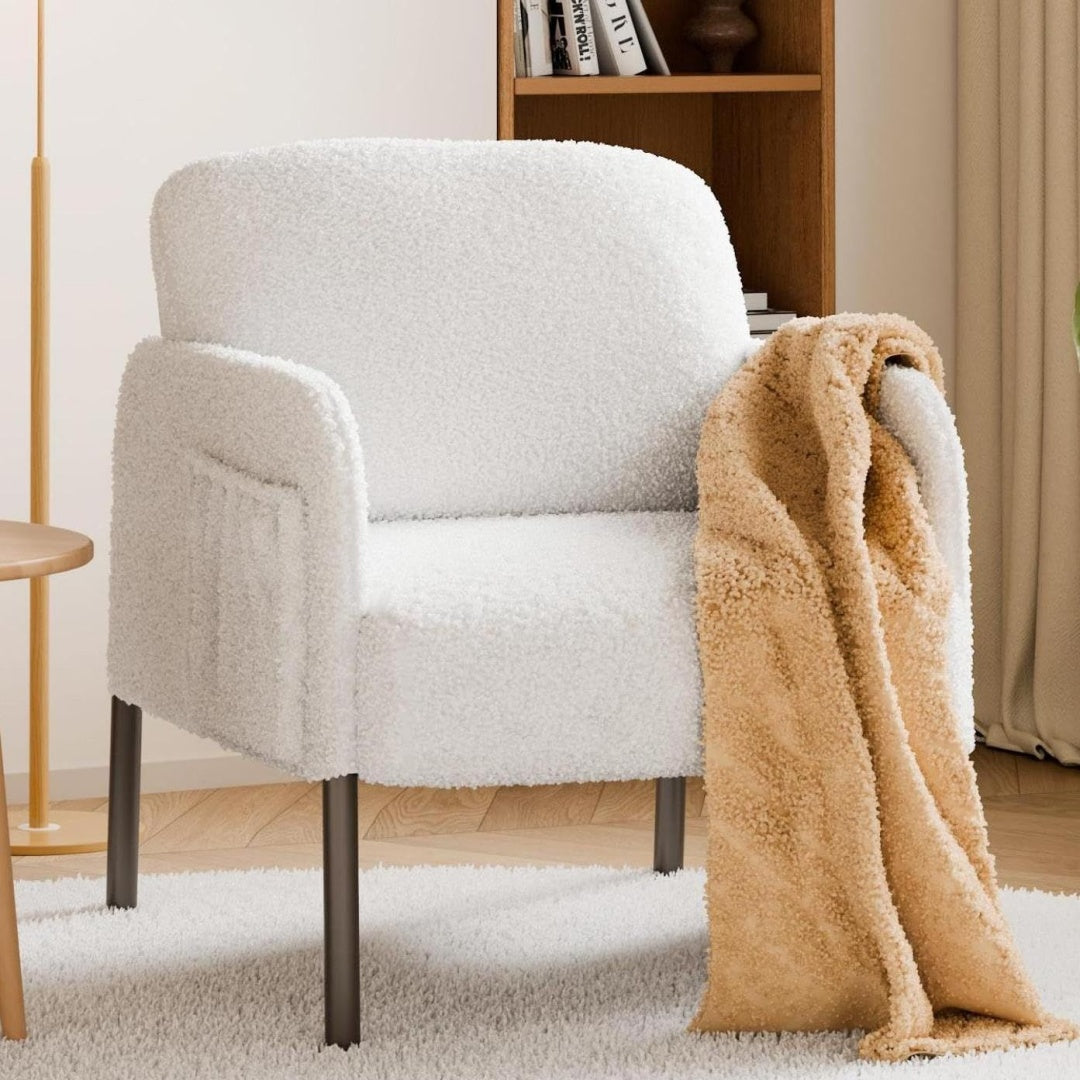 Le charme du rangement avec ce table aux accents metalliques, coloris blanc et noir