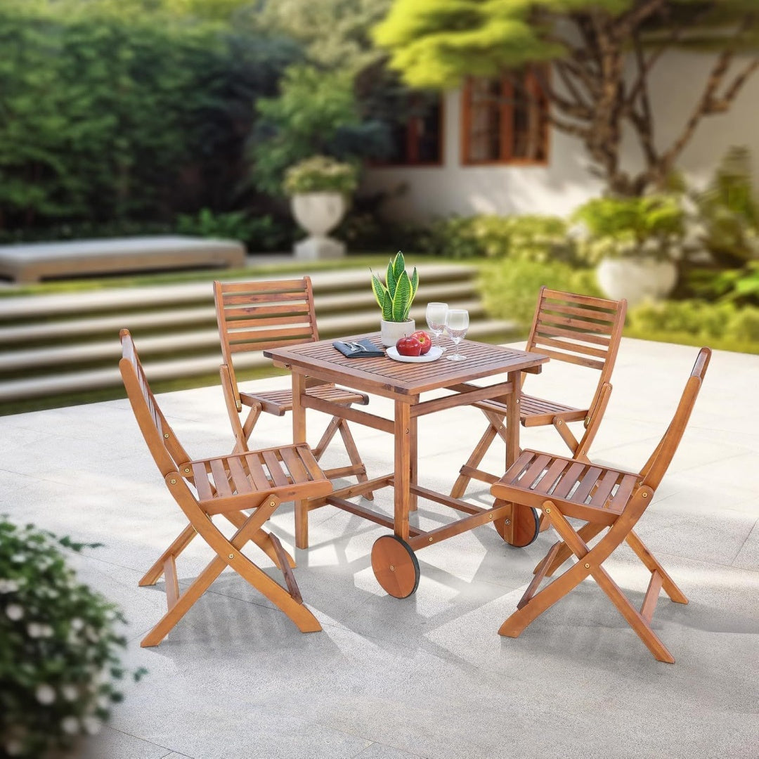 Une silhouette equilibree pour ce table avec portes, a l'aspect bois, teinte naturel et bois naturel