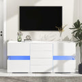 Une silhouette equilibree pour ce buffet aux lignes contemporaines, teinte blanc